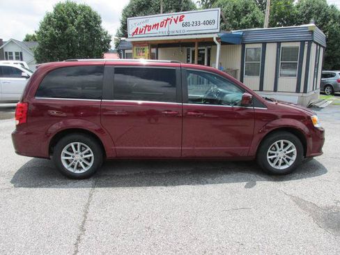 Used 2019 Dodge Grand Caravan SXT FWD image 3