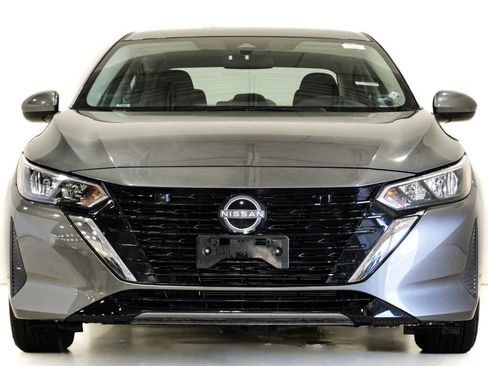 Used 2025 Nissan Sentra SV FWD image 2