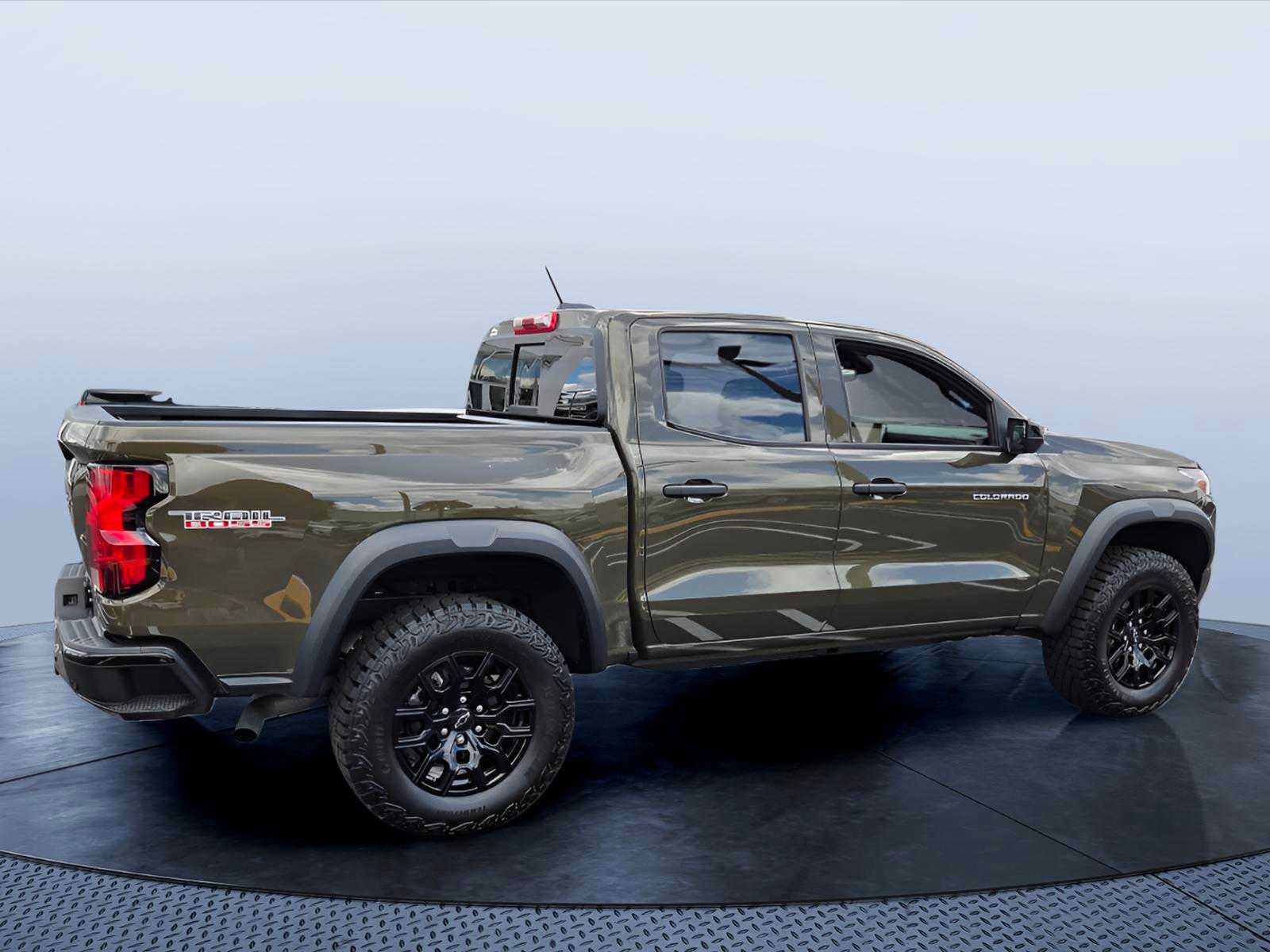 Used 2024 Chevrolet Colorado Trail Boss AWD/4WD image 3