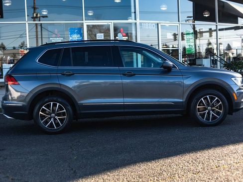 Used 2021 Volkswagen Tiguan SE w/ Panoramic Sunroof Package image 8