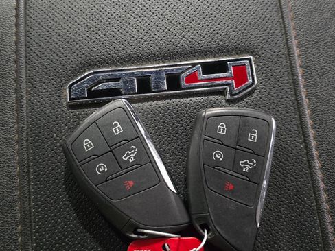 Used 2025 GMC Sierra 2500 AT4 w/ AT4 Premium Plus Package AWD/4WD image 17