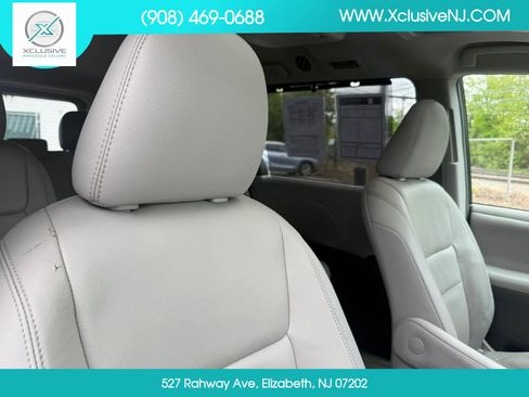 Used 2018 Toyota Sienna XLE Premium AWD/4WD image 21