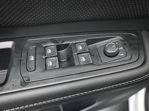 New 2026 Volkswagen Atlas SE image 13