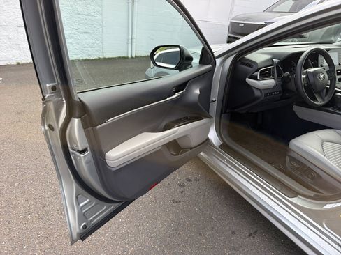 Used 2024 Toyota Camry SE w/ Cold Weather Package AWD/4WD image 13