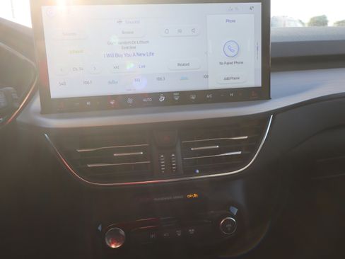 Used 2025 Ford Escape SE w/ PHEV Premium Package image 17