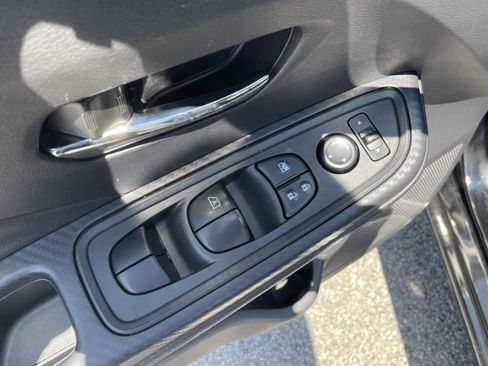 Used 2025 Nissan Versa SV FWD image 16