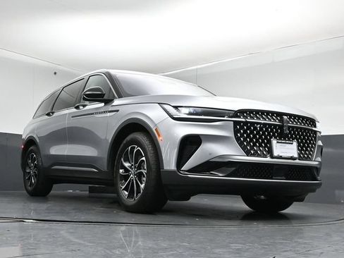 Certified 2025 Lincoln Nautilus Premier AWD/4WD image 37