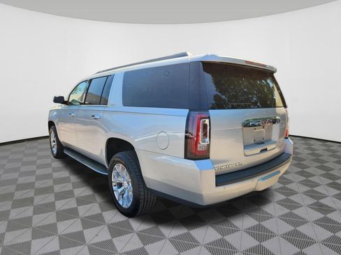 Used 2019 GMC Yukon XL SLE w/ SLE Value Package AWD/4WD image 3