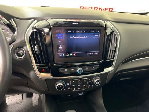 Used 2021 Chevrolet Traverse LT image 19