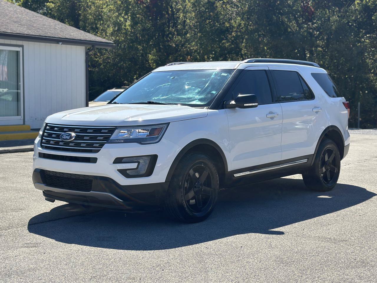 Used 2017 Ford Explorer XLT AWD/4WD image 8