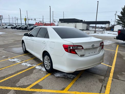 Used 2014 Toyota Camry L image 5