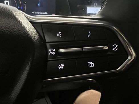 Used 2025 Chevrolet Equinox LT FWD image 12