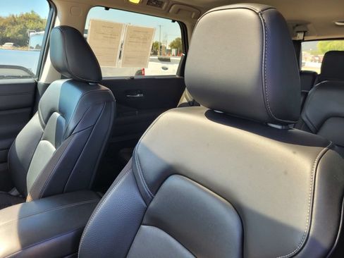 Used 2025 Nissan Pathfinder SL w/ SL Premium Package FWD image 17