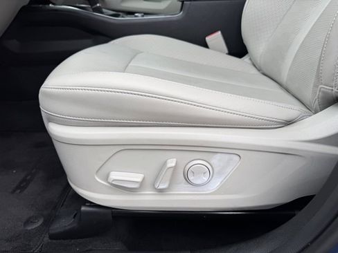 Used 2025 Kia Sorento S image 21