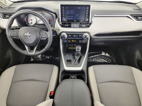 Used 2019 Toyota RAV4 XLE Premium image 19