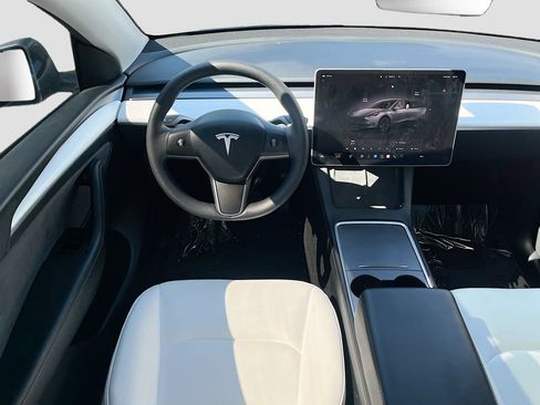 Used 2025 Tesla Model Y Long Range AWD/4WD image 23