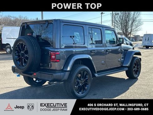 Used 2022 Jeep Wrangler Unlimited Sahara w/ Cold Weather Group AWD/4WD image 4
