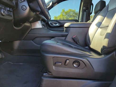 Used 2021 Chevrolet Tahoe Z71 w/ Z71 Off-Road Package AWD/4WD image 16