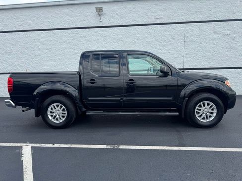 Used 2017 Nissan Frontier SV w/ SV Value Truck Package AWD/4WD image 5