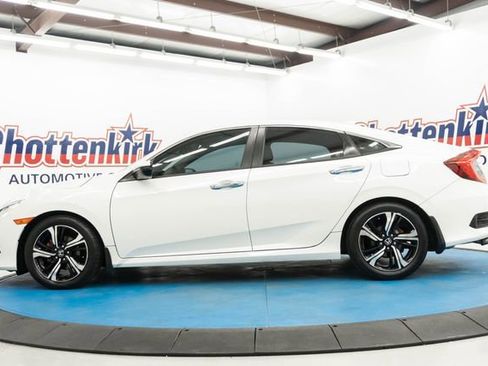 Used 2017 Honda Civic Touring image 5