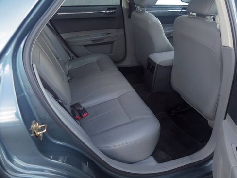 Used 2005 Chrysler 300 Touring RWD image 17