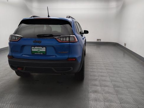 Used 2019 Jeep Cherokee Trailhawk w/ Cold Weather Group AWD/4WD image 7