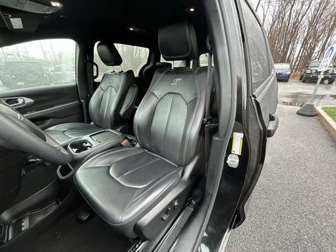 Used 2023 Chrysler Pacifica Touring-L w/ S Appearance Package AWD/4WD image 15