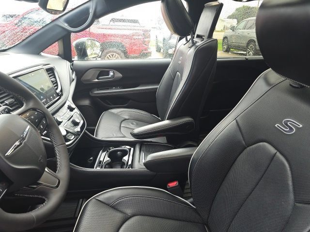 Used 2024 Chrysler Pacifica Limited w/ Uconnect Theater Family Group AWD/4WD image 20
