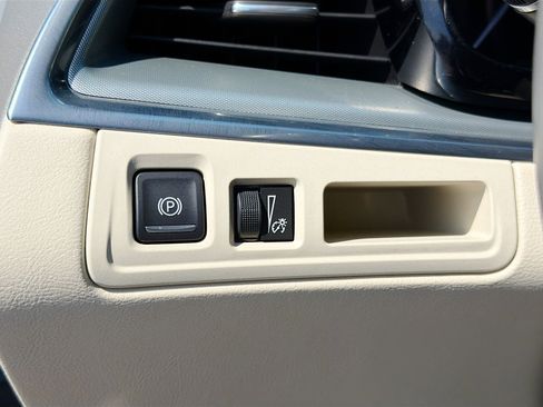 Used 2018 Cadillac XT5 Luxury w/ Driver Awareness Package image 32