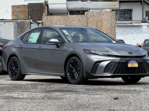 New 2026 Toyota Camry SE image 2