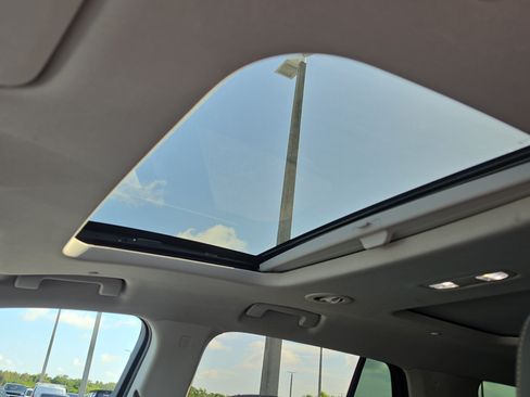 Used 2020 Chevrolet Traverse Premier w/ Redline Edition FWD image 33