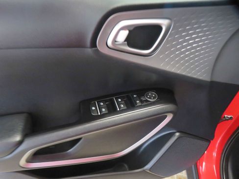 Used 2020 Kia Soul LX image 14