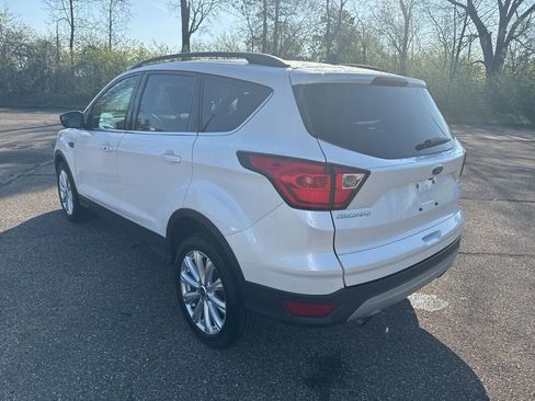 Used 2019 Ford Escape SEL AWD/4WD image 2