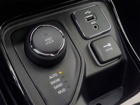 Used 2018 Jeep Compass Limited w/ Navigation Group image 27