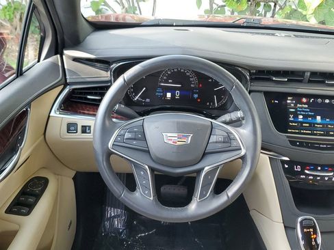 Used 2018 Cadillac XT5 Luxury w/ Driver Awareness Package image 17