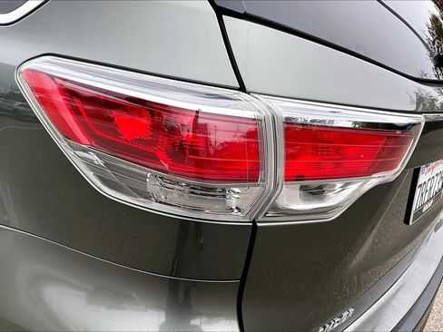 Certified 2016 Toyota Highlander Limited Platinum image 28