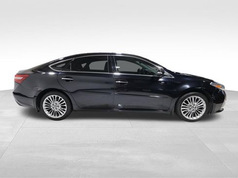 Used 2016 Toyota Avalon Limited w/ Toyota Safety Sense Package FWD image 4
