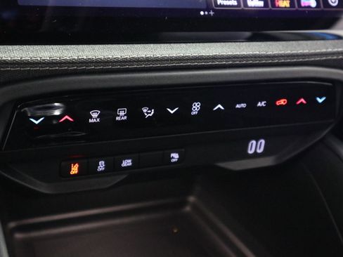 New 2026 Jeep Cherokee Laredo AWD/4WD image 26