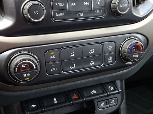 Used 2018 Chevrolet Colorado Z71 AWD/4WD image 15