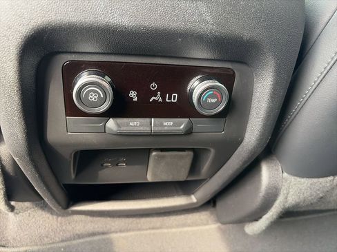 Used 2025 Buick Enclave Preferred w/ Power Package FWD image 11