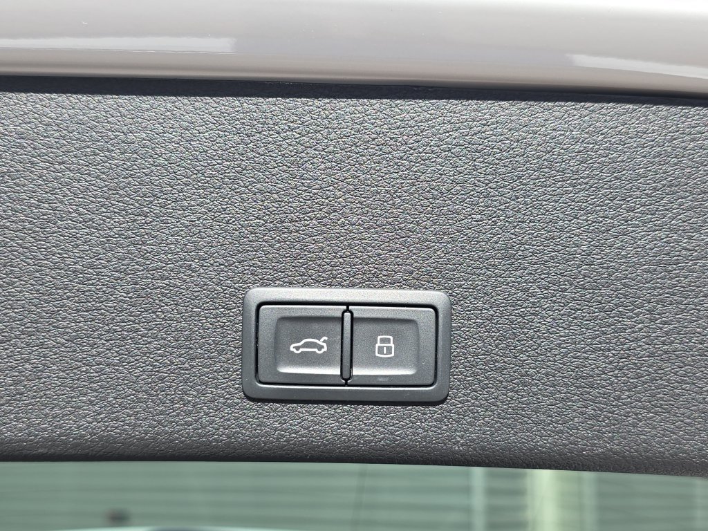 Used 2024 Audi Q8 e-tron Premium AWD/4WD image 16