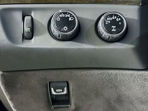 Used 2018 Cadillac Escalade Platinum image 28