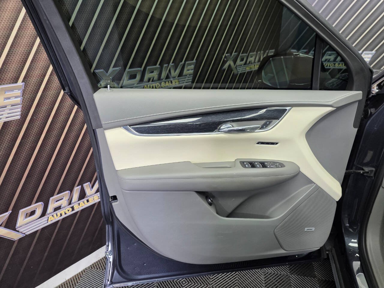 Used 2021 Cadillac XT6 Premium Luxury FWD image 16