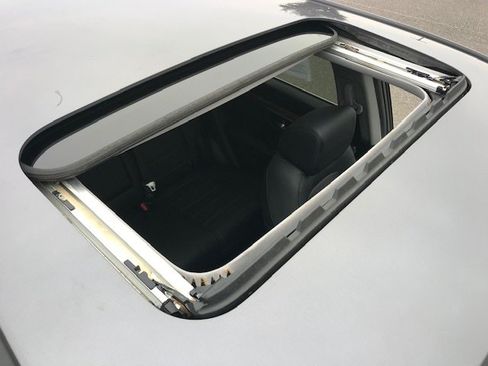 Used 2021 Honda CR-V EX-L image 9