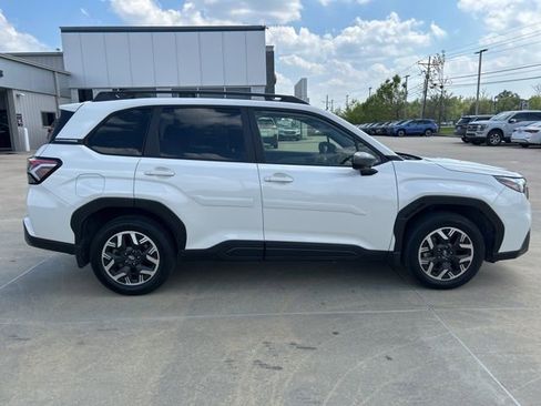 Used 2025 Subaru Forester Premium w/ Convenience Package #1 image 3