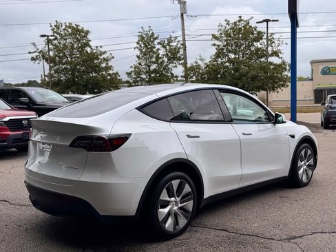 Used 2024 Tesla Model Y Long Range AWD/4WD image 6