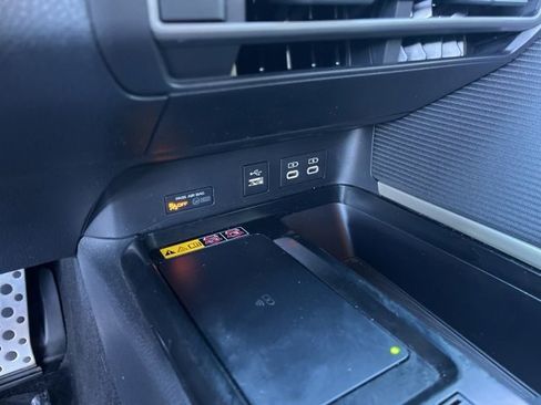 Used 2025 Toyota Camry SE image 26