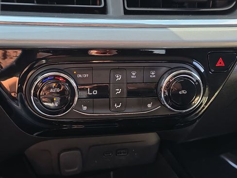 Used 2024 Chevrolet Trax LT w/ Driver Confidence Package FWD image 25