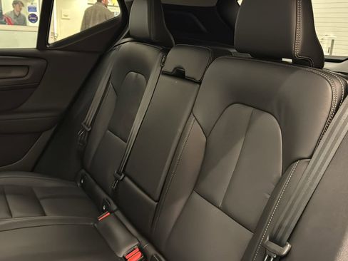 Certified 2025 Volvo XC40 B5 Plus image 26