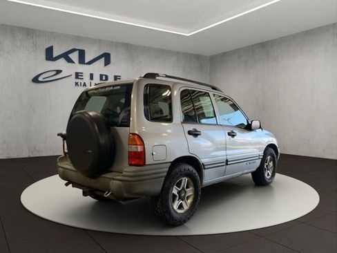 Used 2002 Chevrolet Tracker 4WD w/ Preferred Equipment Group image 12